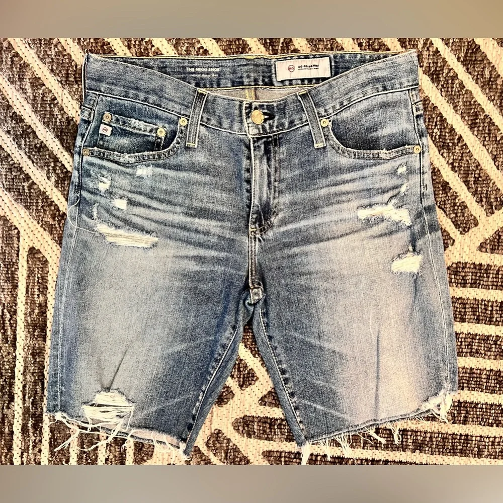 AG The Nikki Short Sz 28 Med Blue Distressed Wash Excellent Condition Orig $168